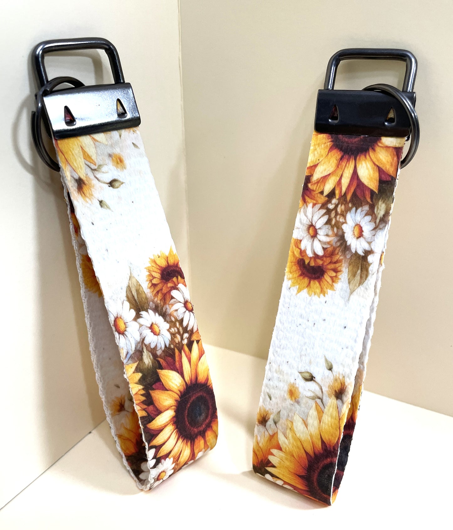 6" Wristlet Keyfob Keychain-Light Sunflower
