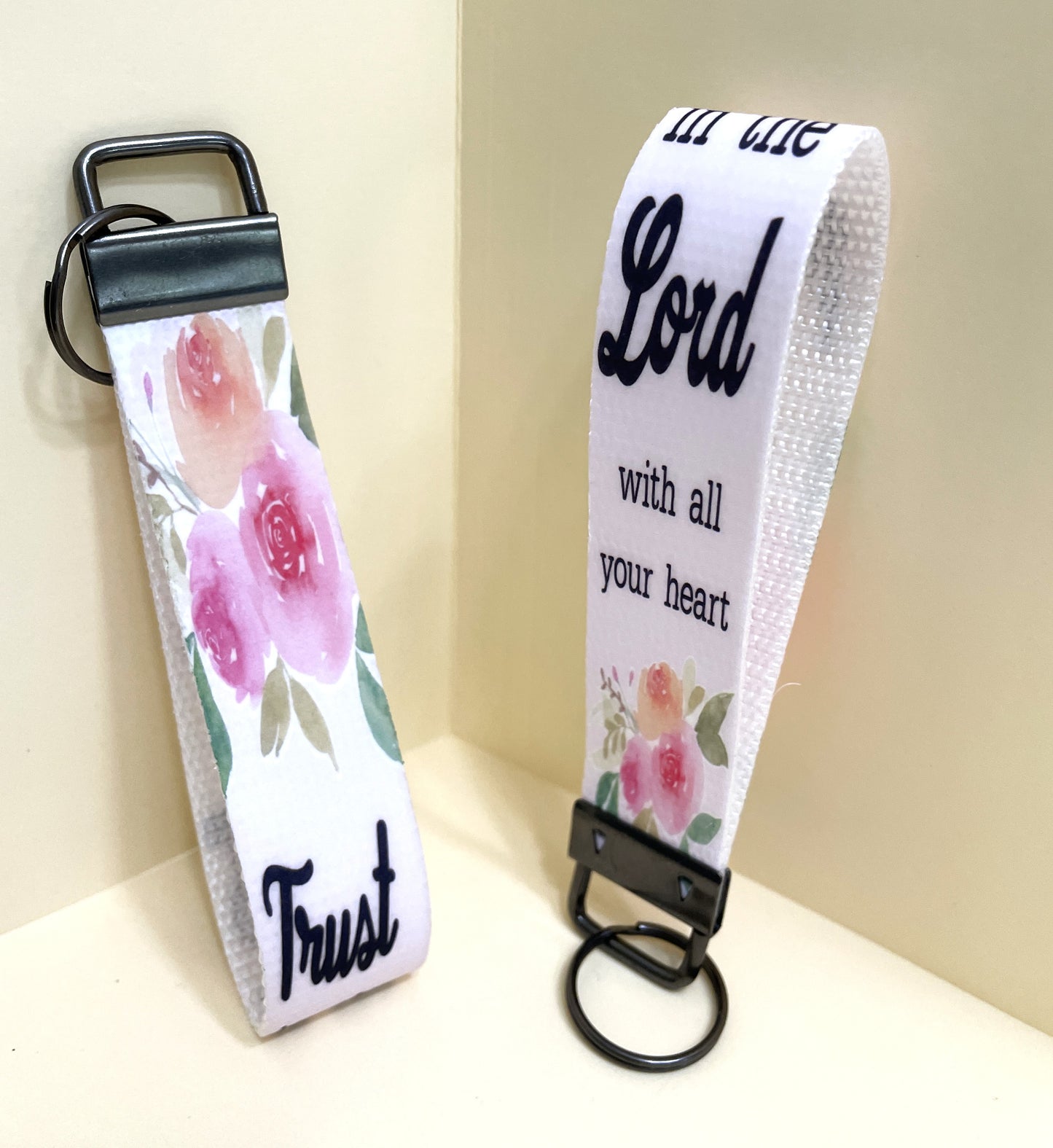 6" Wristlet Keyfob Keychain-Trust in the Lord