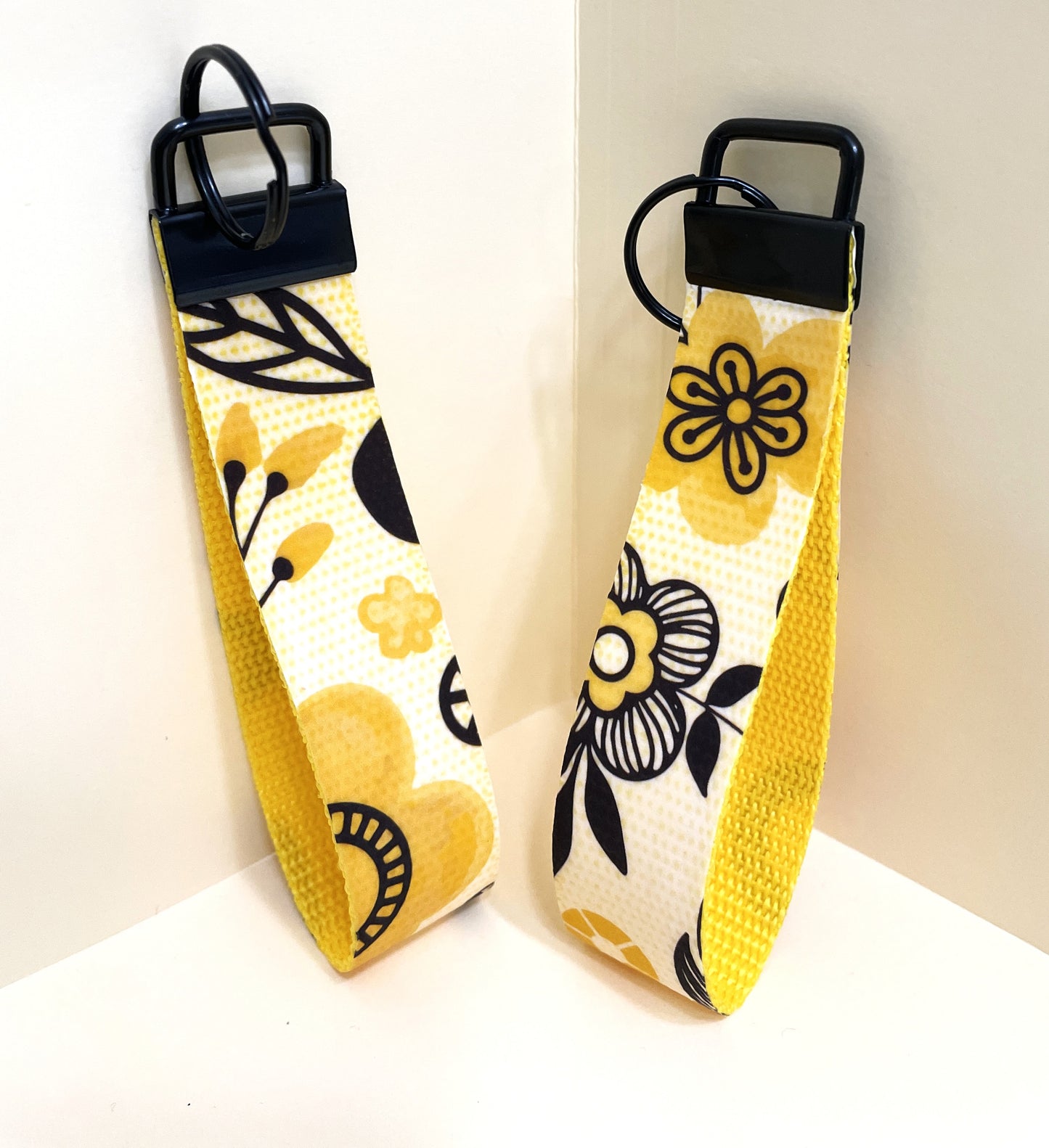 6" Wristlet Keyfob Keychain-Retro Yellow Floral