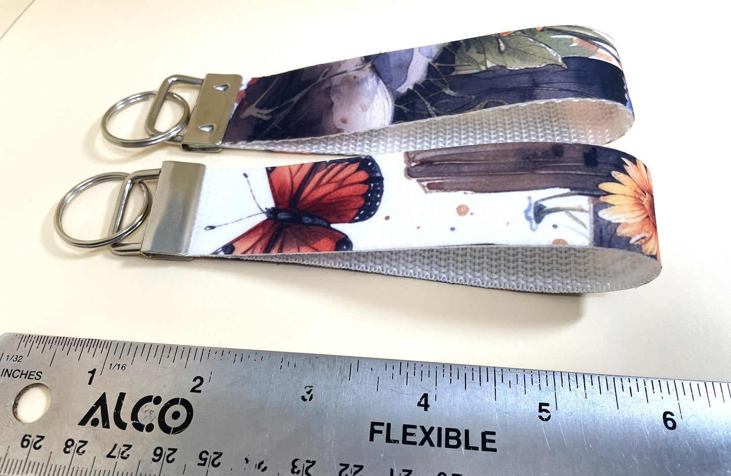 6" Wristlet Keyfob Keychain-Btterfly with Daisy